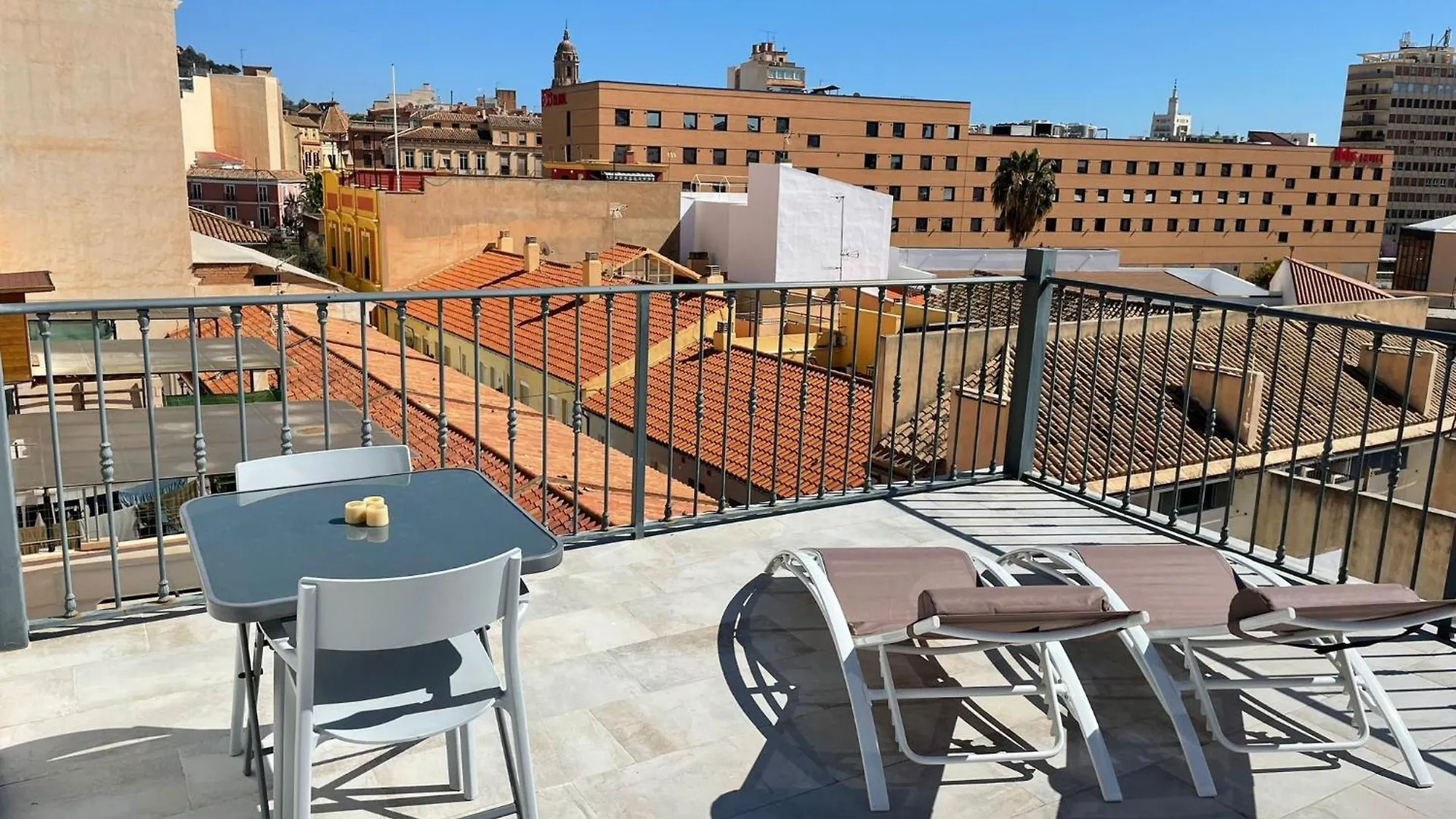 Lovely Studio Apartment With Terrace Málaga